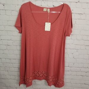 Lucy & Laurel 1x top handkerchief embroidered hem